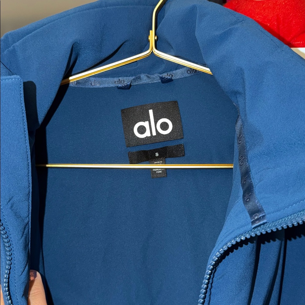 ALO Yoga Men's Blue Puffer Jacket - Picture 8 of 10